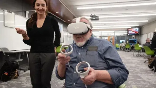 A University of Louisville faculty member guides a participant through an iXRLabs VR neurophysiology session